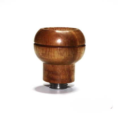 Holzköpfe mit Schnitzerein