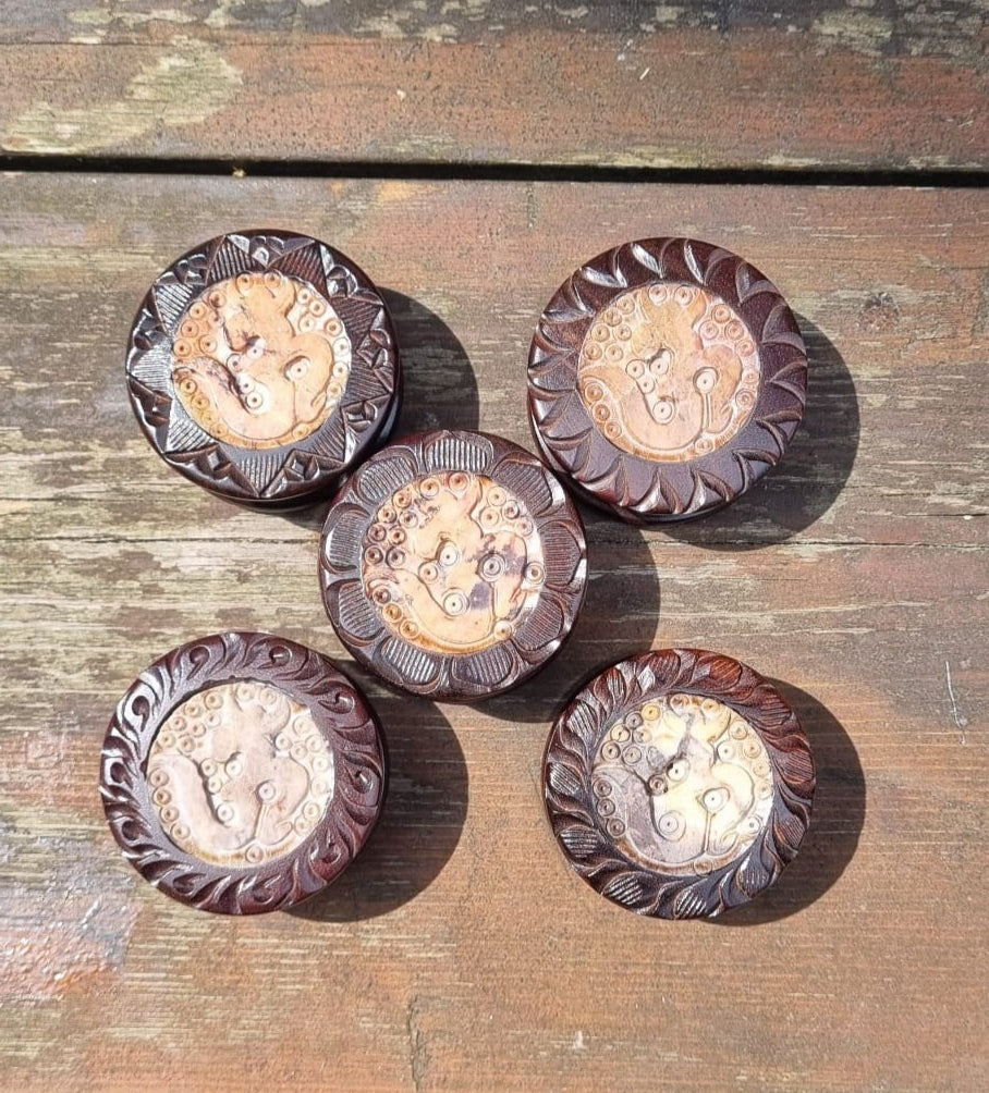 HolzGrinder mit Speckstein-Motiven